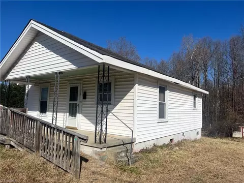 720 Sunset Dr, Mount Airy, NC 27030