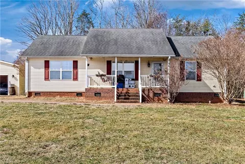 472 Oak Hollow Dr, Thurmond, NC 28683