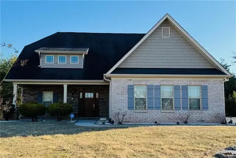 233 Pilot Bluff Dr, King, NC 27021