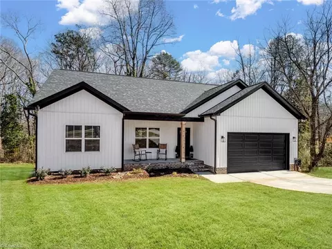 619 Berkshire Dr, Statesville, NC 28677