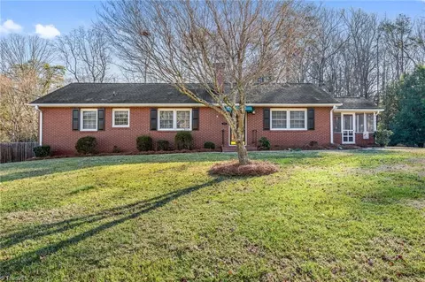 2641 Fairlawn Dr, Winston Salem, NC 27106