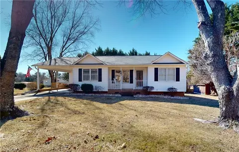 161 Azalea Dr, Mount Airy, NC 27030