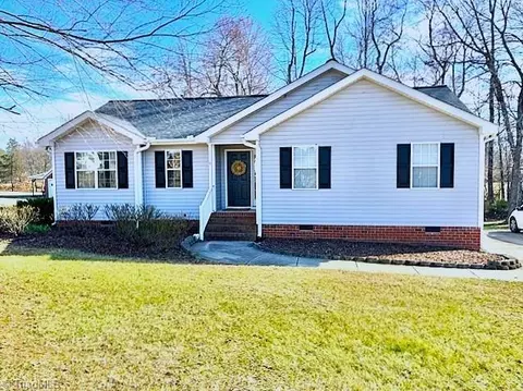 7897 Springdale Meadow Dr, Stokesdale, NC 27357