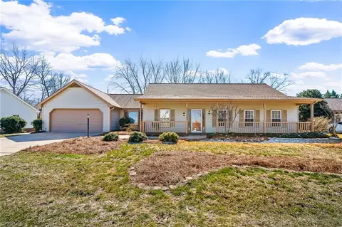 1760 Round Hill Cir, Kernersville, NC 27284