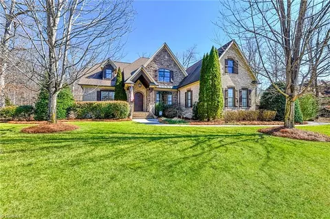 7618 Charles Place Dr, Kernersville, NC 27284