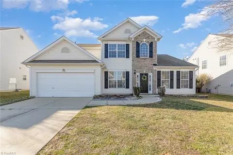 1316 Pondhaven Dr, High Point, NC 27265