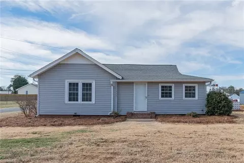 1524 Hampton St, Lexington, NC 27295