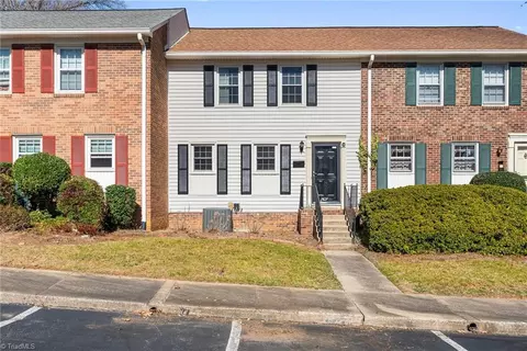 3217 Regents Park Ln #C, Greensboro, NC 27455