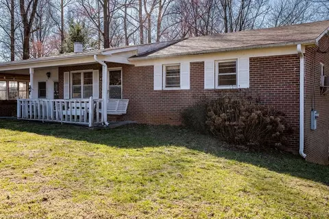 601 Gillespie St, Dobson, NC 27017