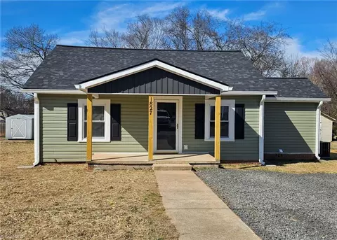 1827 Maryland Ave, Eden, NC 27288