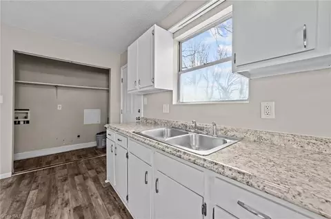 822 Fairview St, High Point, NC 27260 photo 6