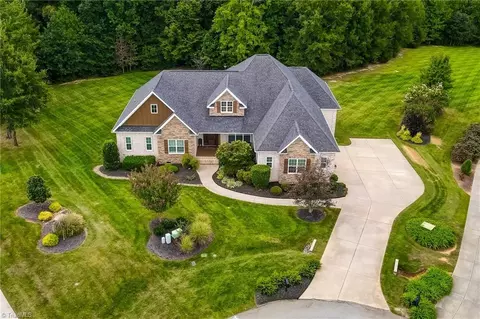 7288 Henson Forest Dr, Summerfield, NC 27358