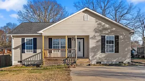 603 Memorial Park Dr, Thomasville, NC 27360