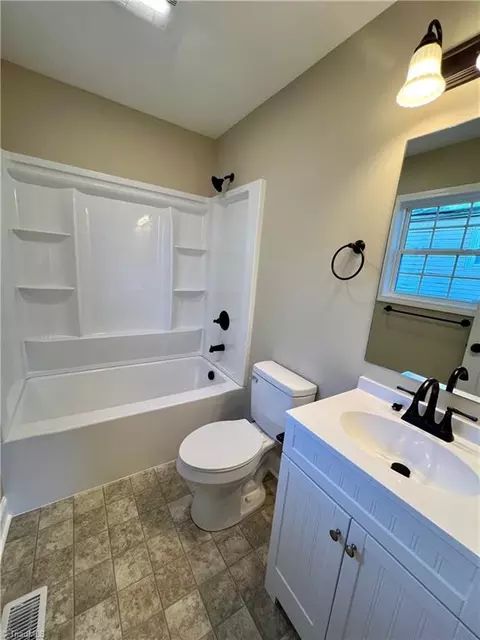 Bath - 209 4th Ave S, Mayodan, NC 27027 photo 1 of 4