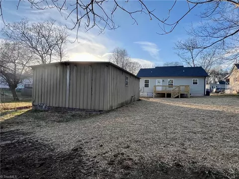 Exterior - 209 4th Ave S, Mayodan, NC 27027 photo 7 of 9