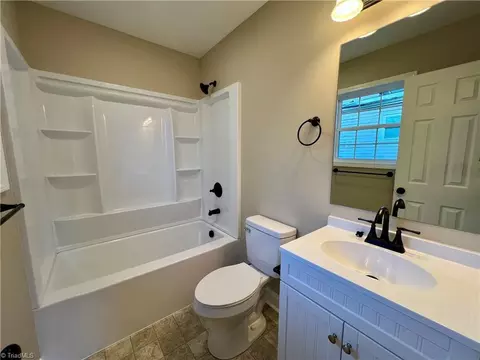 Bath - 209 4th Ave S, Mayodan, NC 27027 photo 2 of 4