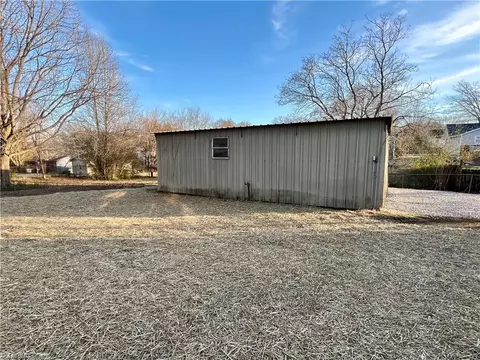 Exterior - 209 4th Ave S, Mayodan, NC 27027 photo 8 of 9