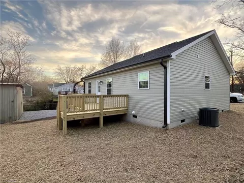 Exterior - 209 4th Ave S, Mayodan, NC 27027 photo 6 of 9