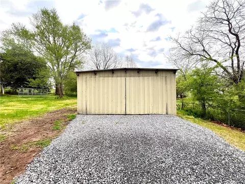 Exterior - 209 4th Ave S, Mayodan, NC 27027 photo 3 of 9