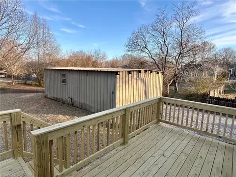 Exterior - 209 4th Ave S, Mayodan, NC 27027 photo 5 of 9