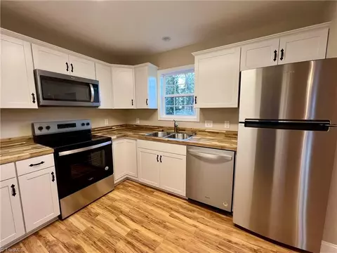 Kitchen - 209 4th Ave S, Mayodan, NC 27027 photo 2 of 4