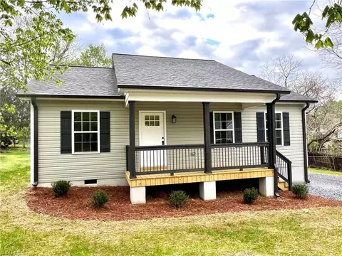 Exterior - 209 4th Ave S, Mayodan, NC 27027 photo 2 of 9