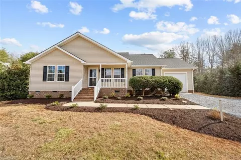 1961 Woods Stream Ln, Asheboro, NC 27205