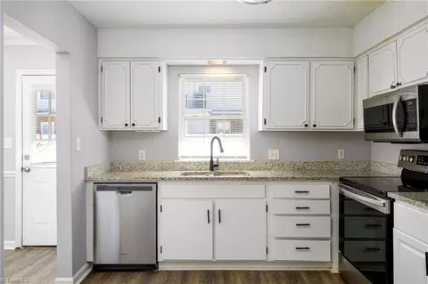 424 Muirs Chapel Rd, Greensboro, NC 27410