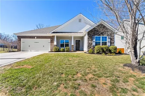 5365 Holbein Gate Rd, Walkertown, NC 27051