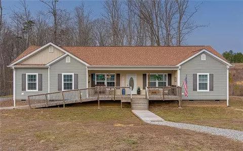 6972 Salem Chapel Rd, Walnut Cove, NC 27052