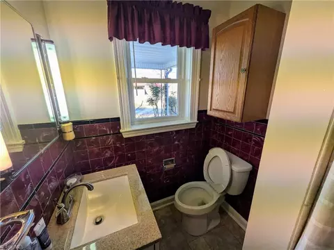 Bath - 220 King St W, King, NC 27021 photo 2 of 2