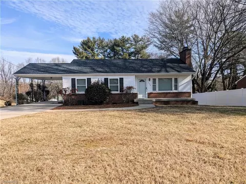 220 King St W, King, NC 27021