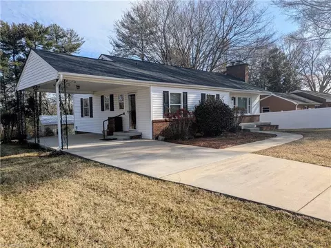 Exterior - 220 King St W, King, NC 27021 photo 2 of 4