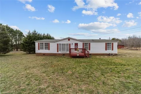 6180 Post Rd, Thomasville, NC 27360