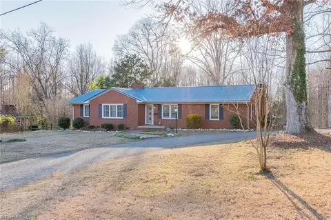 318 Lineberry St S, Troy, NC 27371