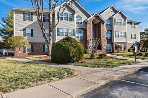 733 Scholastic Ct, Winston Salem, NC 27106