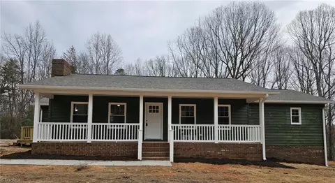 1008 Key Rd, Ararat, NC 27007