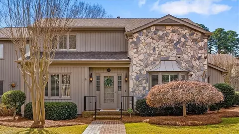 41 Folkstone Dr, Greensboro, NC 27403