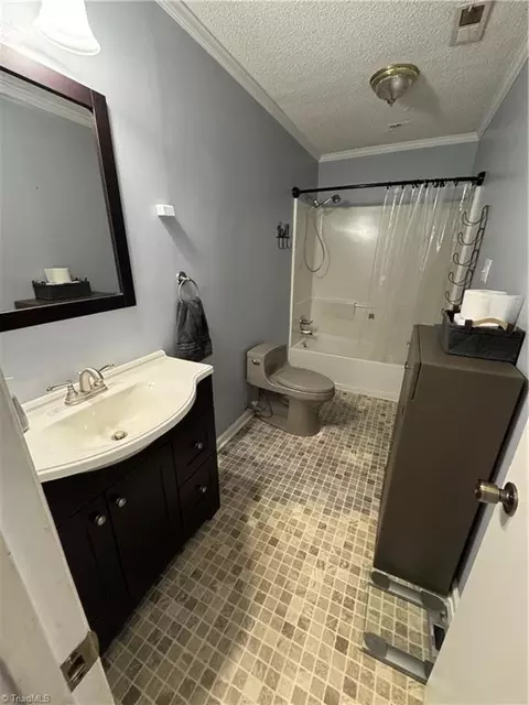 Bath - 303 Crestview Dr, King, NC 27021 photo 4 of 4