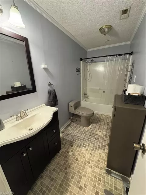 Bath - 303 Crestview Dr, King, NC 27021 photo 3 of 4