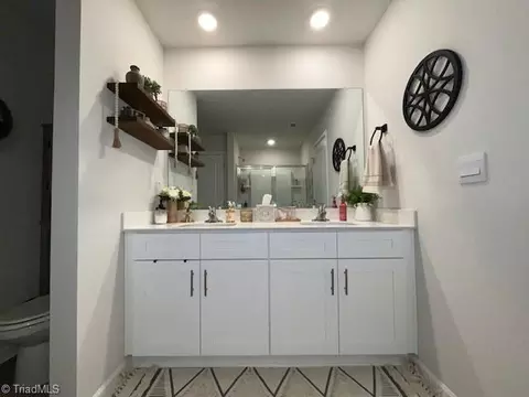 Bath - 5680 Carrington Ct, Trinity, NC 27370 photo 3 of 5