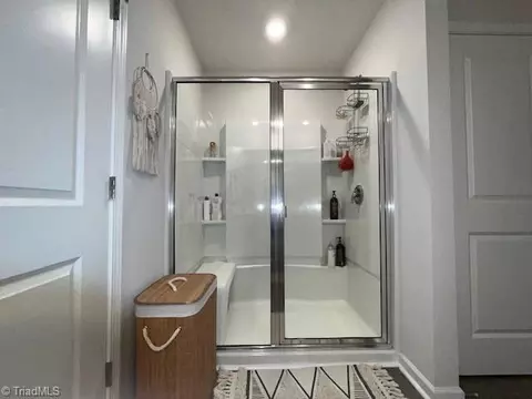 Bath - 5680 Carrington Ct, Trinity, NC 27370 photo 2 of 5