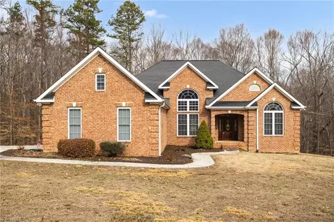 1949 Helmstetler Rd, Lexington, NC 27295