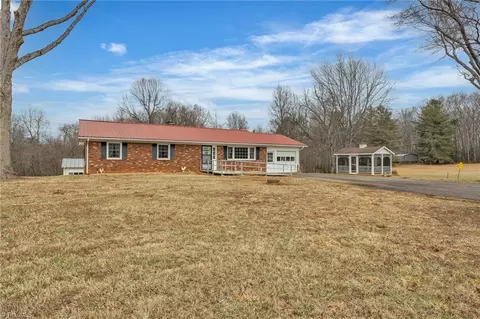 3753 Shacktown Rd, Yadkinville, NC 27055