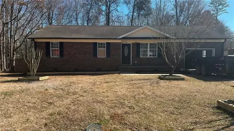 201 Holly Hill St, Ramseur, NC 27316