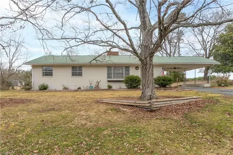 2776 Frye Bridge Rd, Clemmons, NC 27012