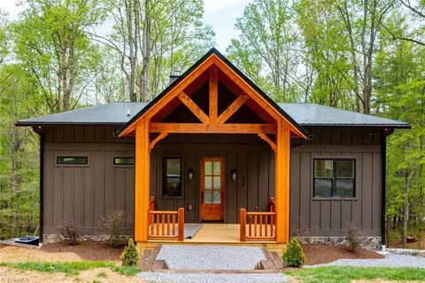 438 Rocky Creek Rd, Piney Creek, NC 28663