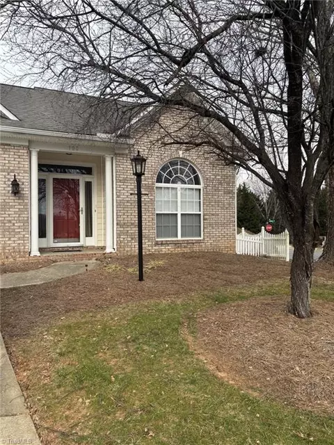 100 Riverwalk Ln, Jamestown, NC 27282