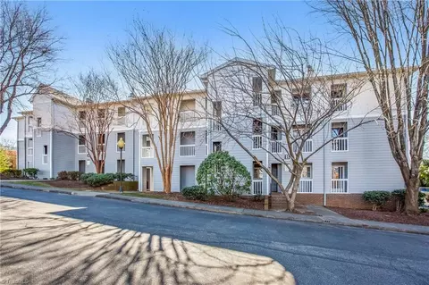 202 Oakwood Ct, Winston Salem, NC 27103