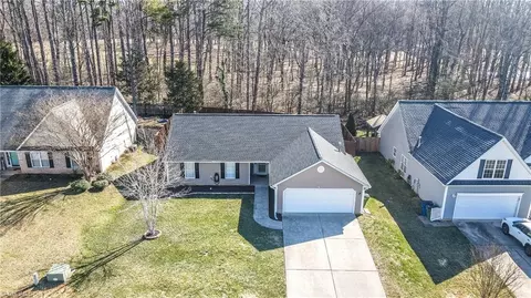 617 Walnut Crossing Dr, Whitsett, NC 27377